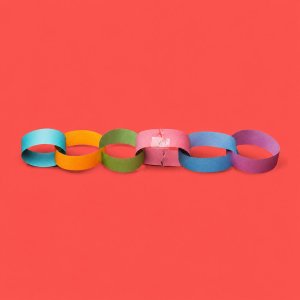 Pick up your plan after a gap with the Life Goals App: a chain of colourful paper links with one torn link taped back together